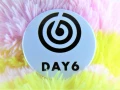 przypinka day6