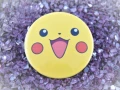 przypinka pokemon pikachu